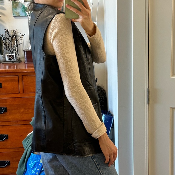 [SOLD] Vintage black leather vest jacket - Picture 6 of 10